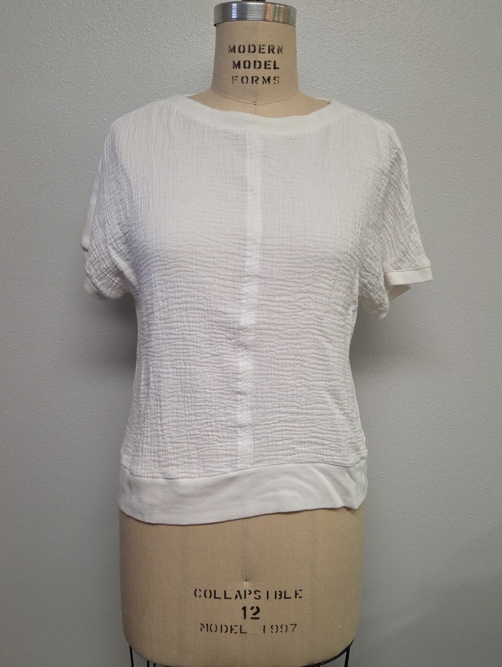 Chico's Cream-White Textured Short Sleeve Top